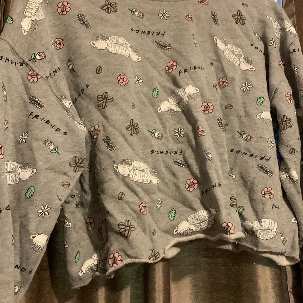“Friends” cut off long sleeve top